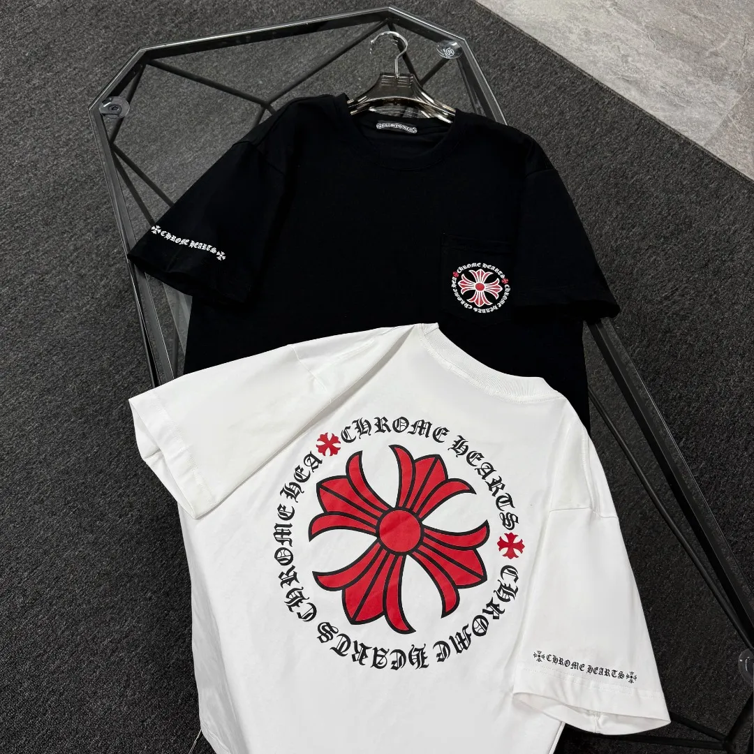 P170 Chrome Hearts 25 high-end versions. The fabric is made of 300 grams of high-density pure cotton. It does not deform or shrink. It has three labels. It is the same style for men and women. Technology: suede foaming + digital printing. Color: white, black. SIZE: S-XL.